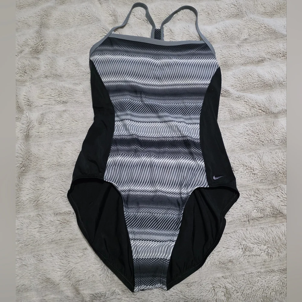 XL Nike Women's Striped Black and Gray One Piece Swimsuit - Picture 1 of 5